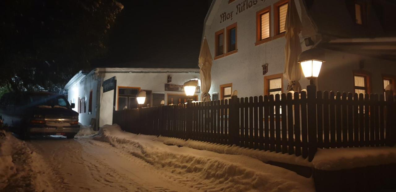 Pension Und Restaurant Die Burg Ehrenfriedersdorf Extérieur photo
