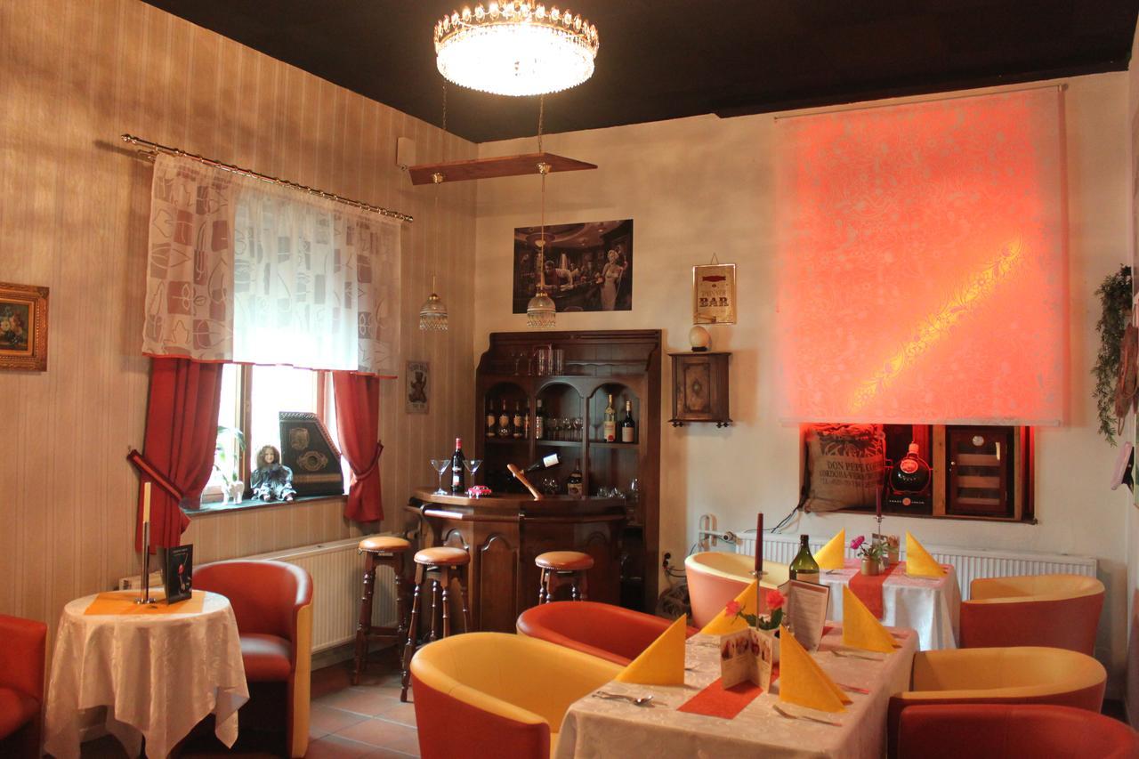 Pension Und Restaurant Die Burg Ehrenfriedersdorf Extérieur photo