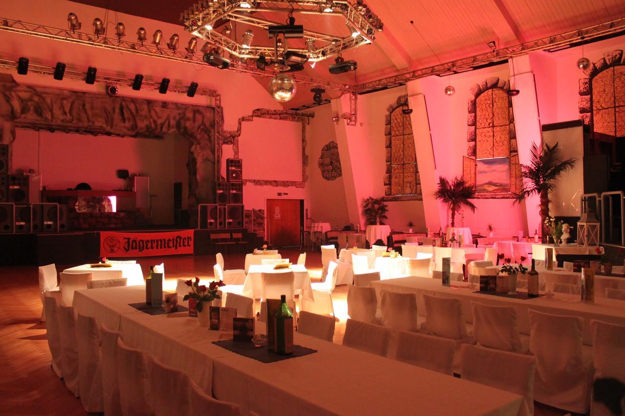 Pension Und Restaurant Die Burg Ehrenfriedersdorf Extérieur photo